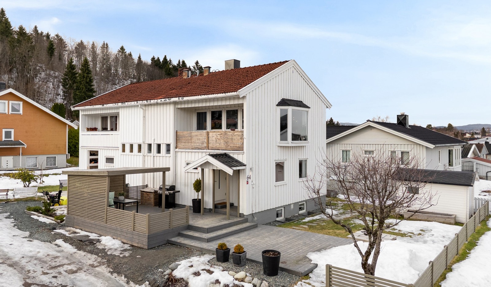 Boligen ligger fint til i et rolig og familievennlig område. Galleribilde