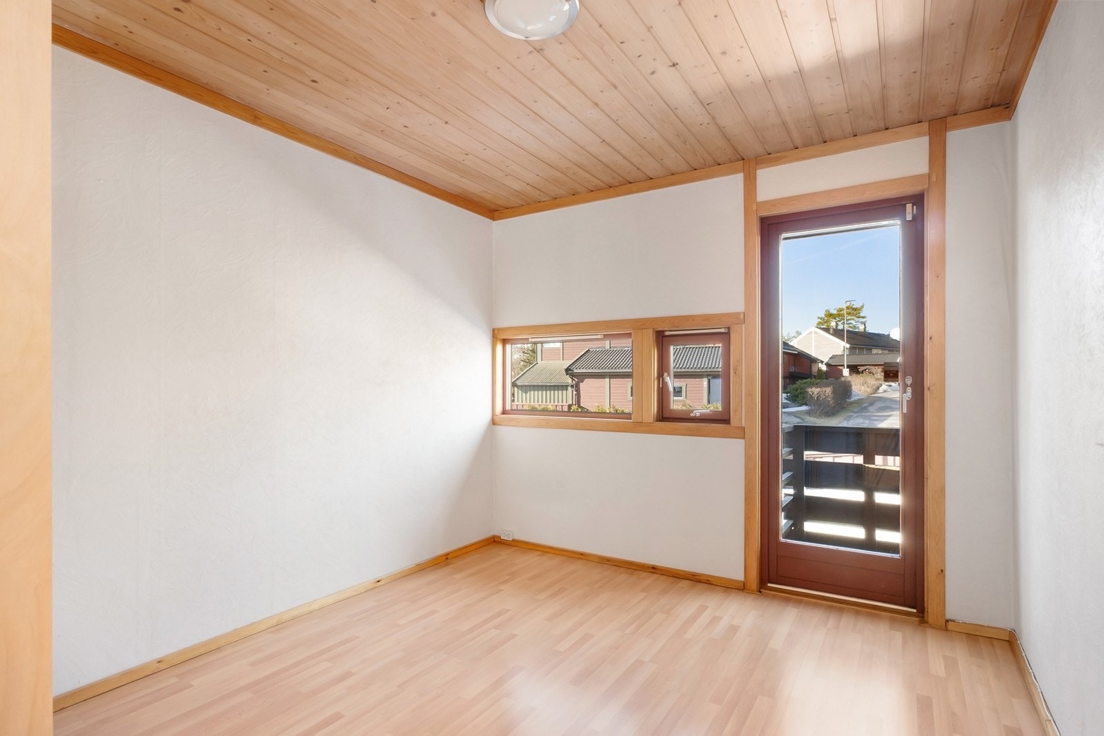 Et av soverommene har dessuten utgang til vestvendt balkong. Galleribilde