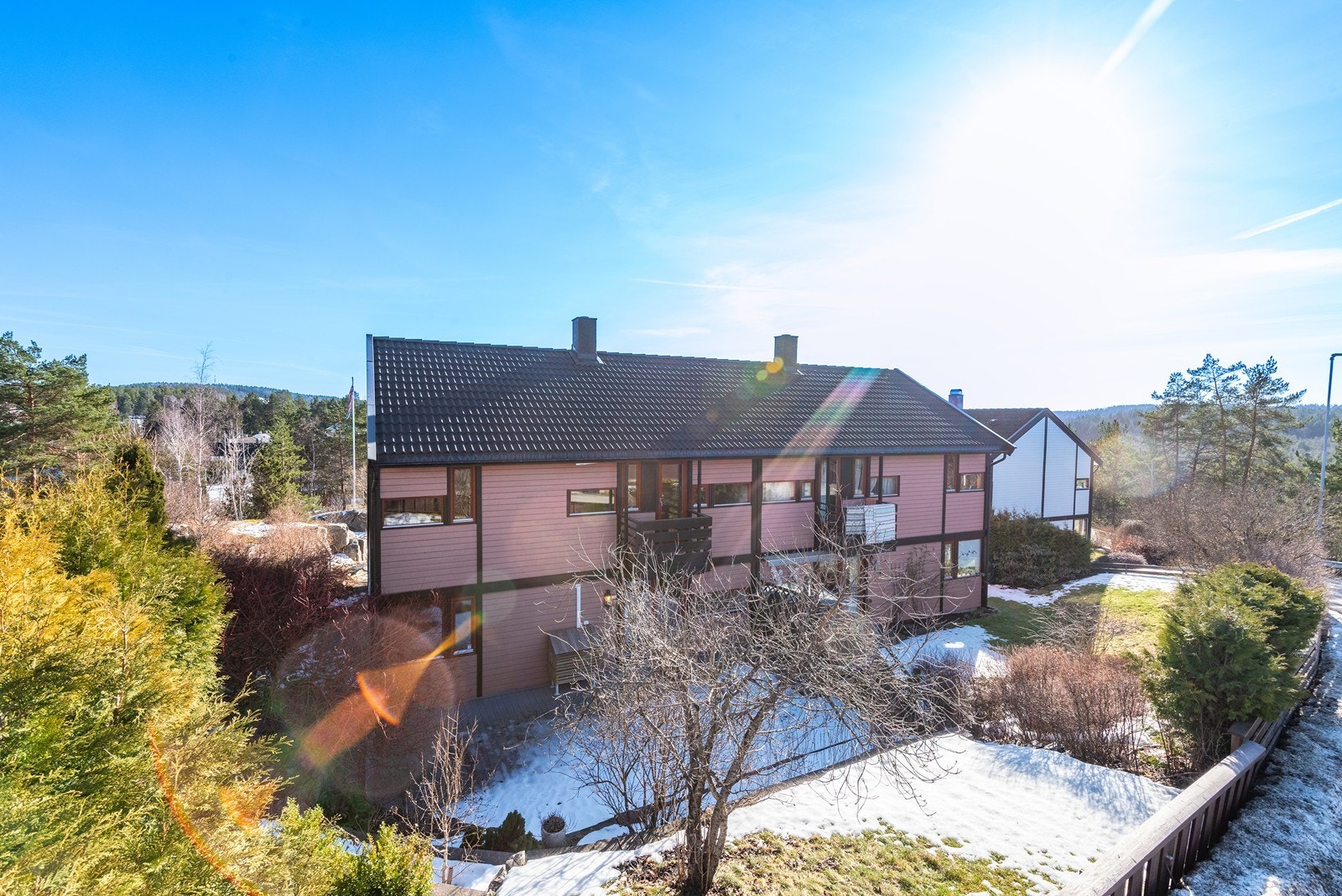 Eiendommen ligger attraktivt og sentralt til på ettertraktede Trollåsen, spesielt for barnefamilier! Galleribilde