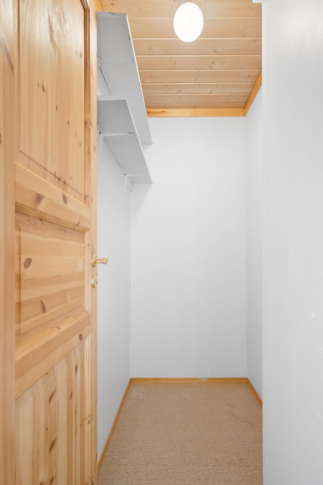 For lagring er det innvendig bod i 2. etasje og en utvendig bod ved inngangspartiet. Galleribilde