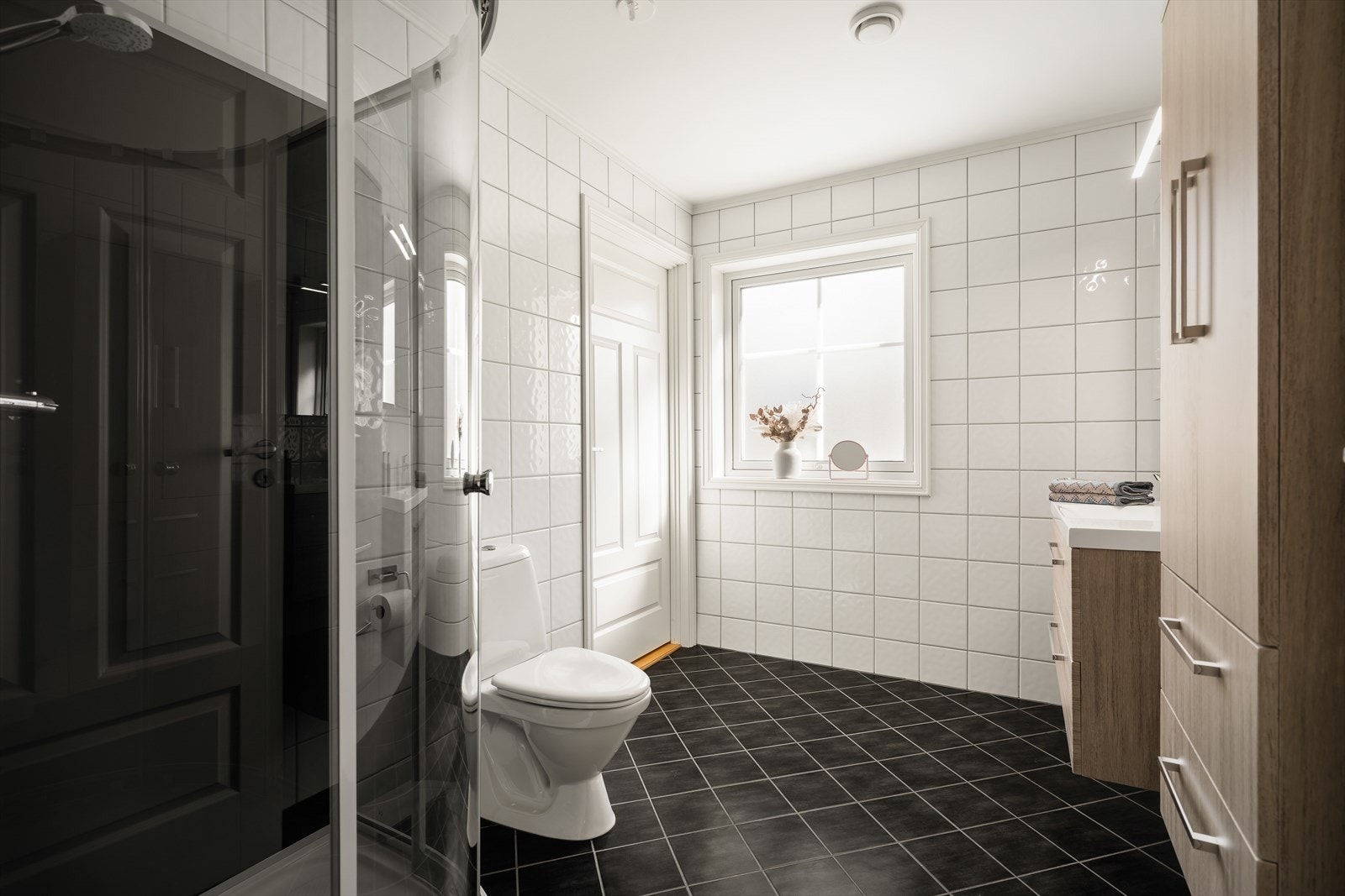 Delikat bad i 1. etasje. Flislagt bad av god størrelse med varmekabler i gulvet. Galleribilde