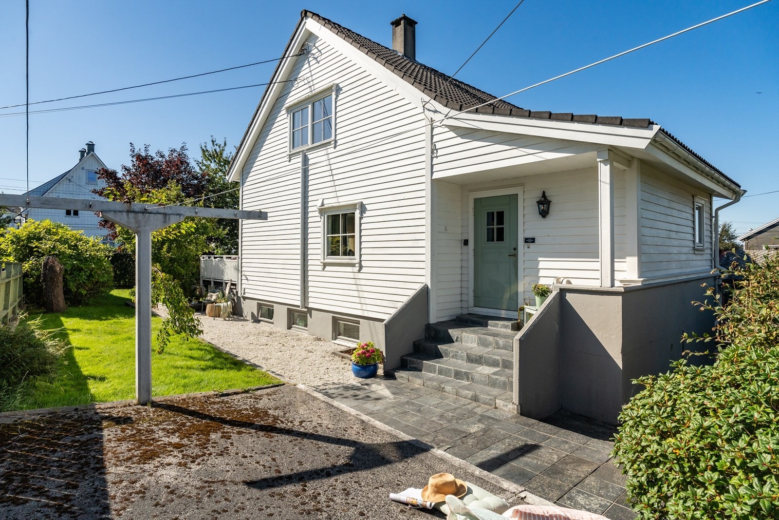 Innkjørsel m/parkering Galleribilde