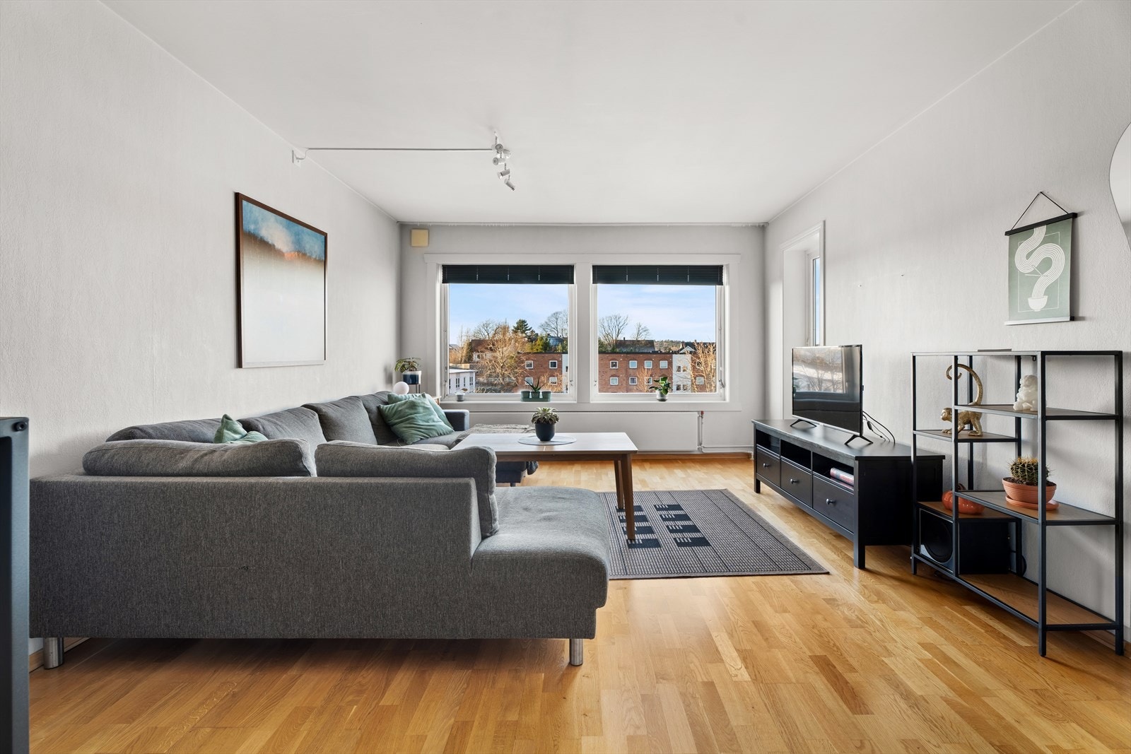 Parkettgulv gir en varm og naturlig overflate i stueområdet. Galleribilde