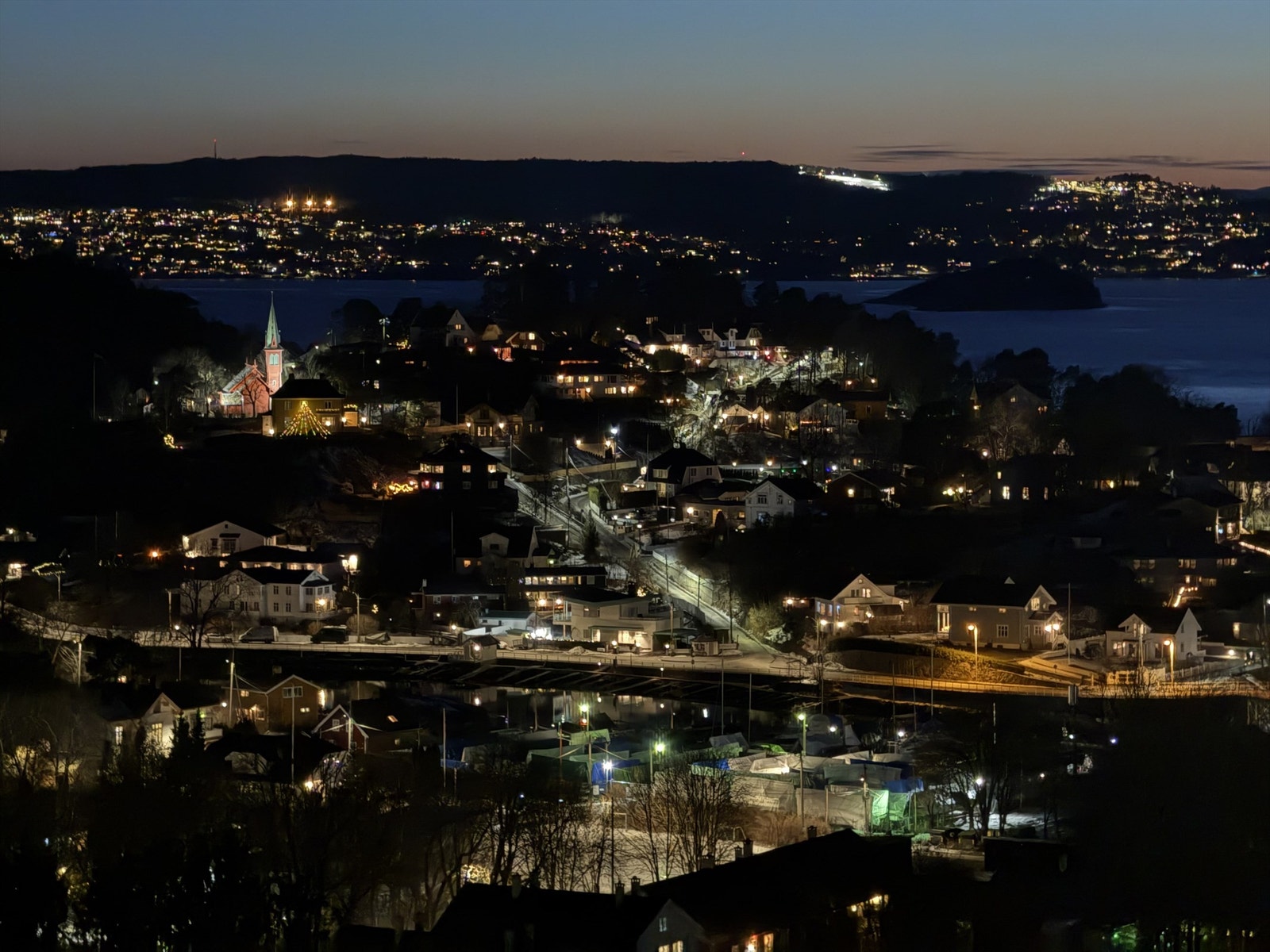 Utsiktsbilde på kveld, tatt av selger Galleribilde