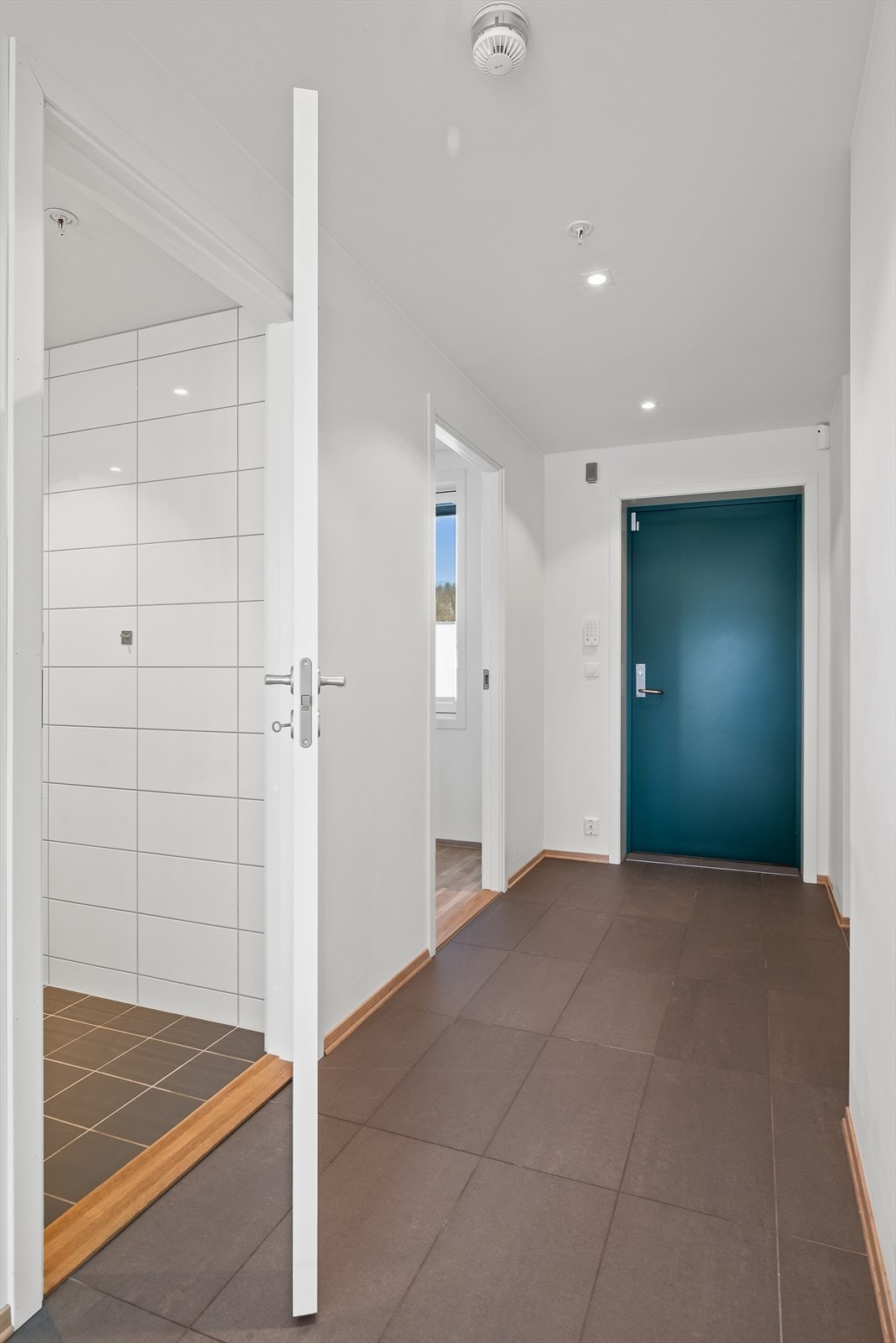 Entrèen er på 6 kvm. Galleribilde