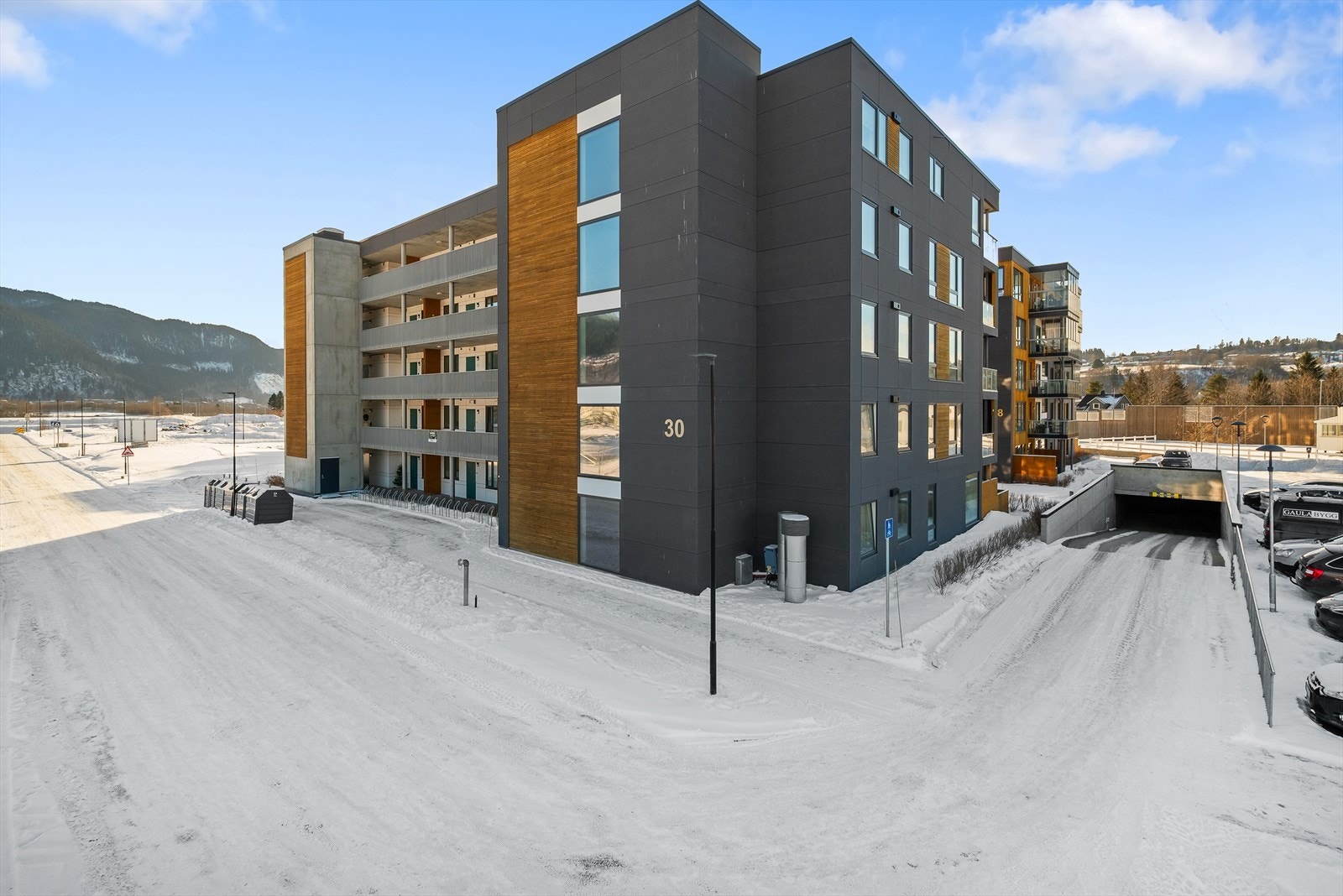 P-plass og sportsbod på ca. 5 kvm medfølger leiligheten. Galleribilde