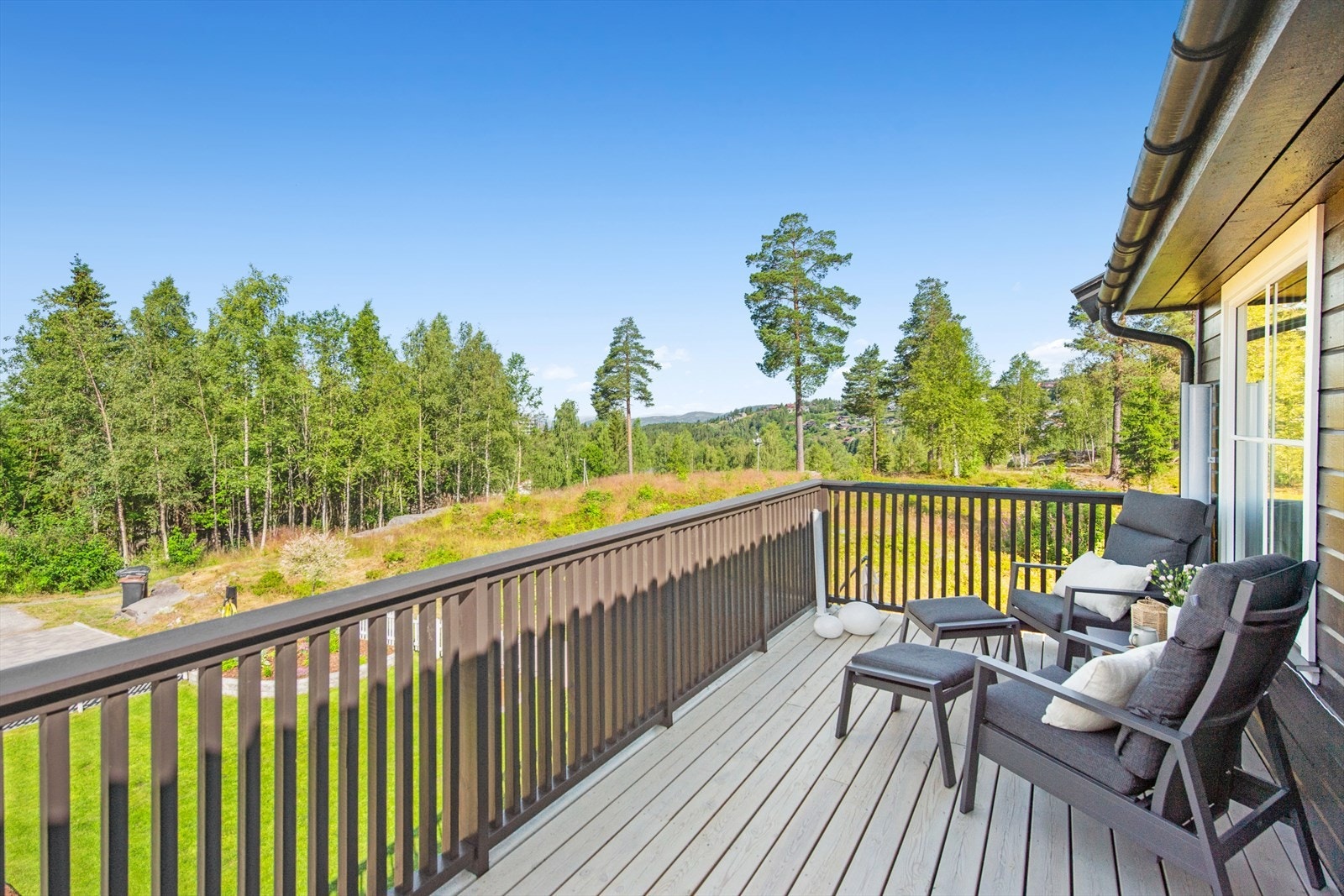 Sommerstemning på verandaen. Galleribilde