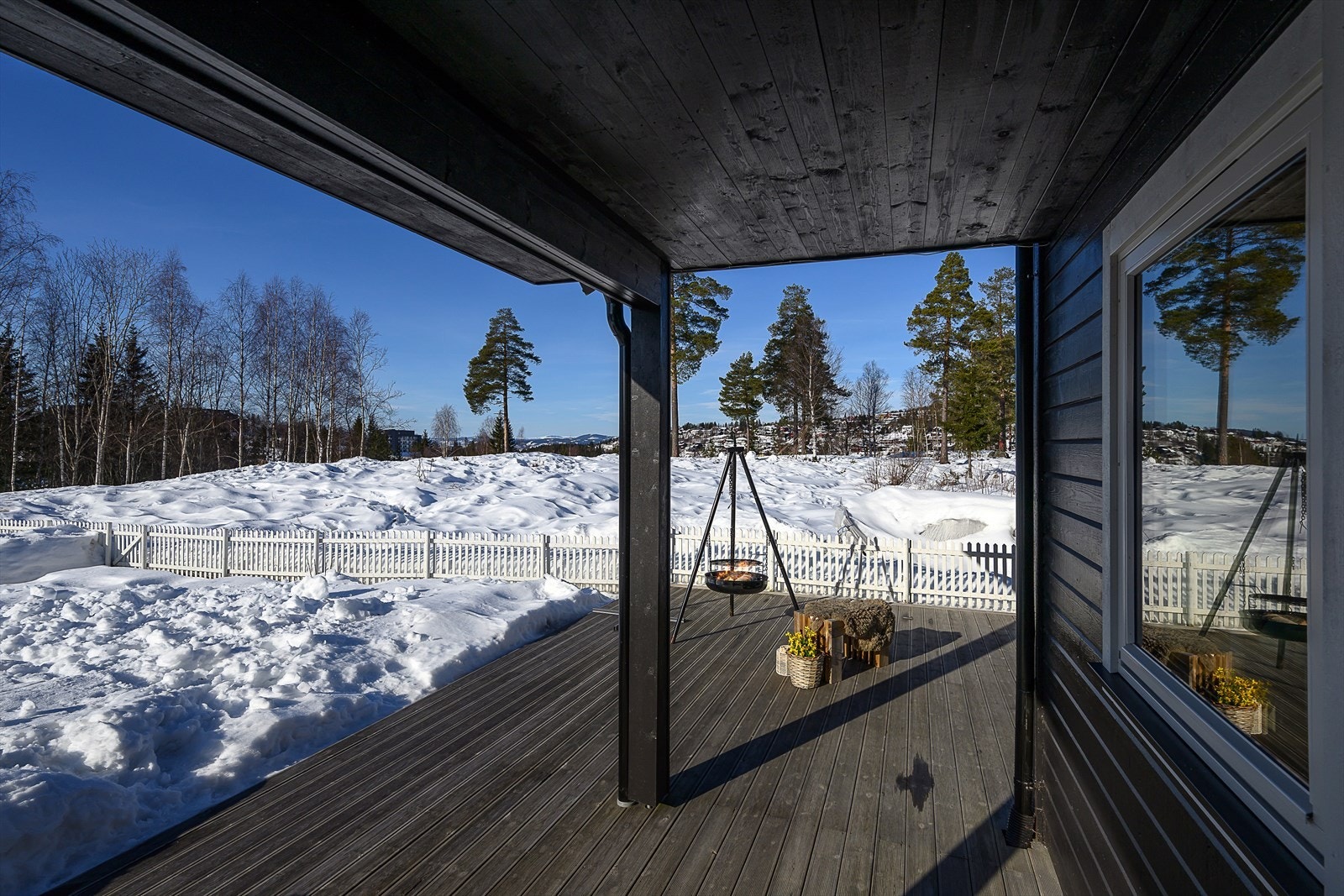 Uteområdet er skjermet og privat, med direkte tilknytning til boligen. Galleribilde