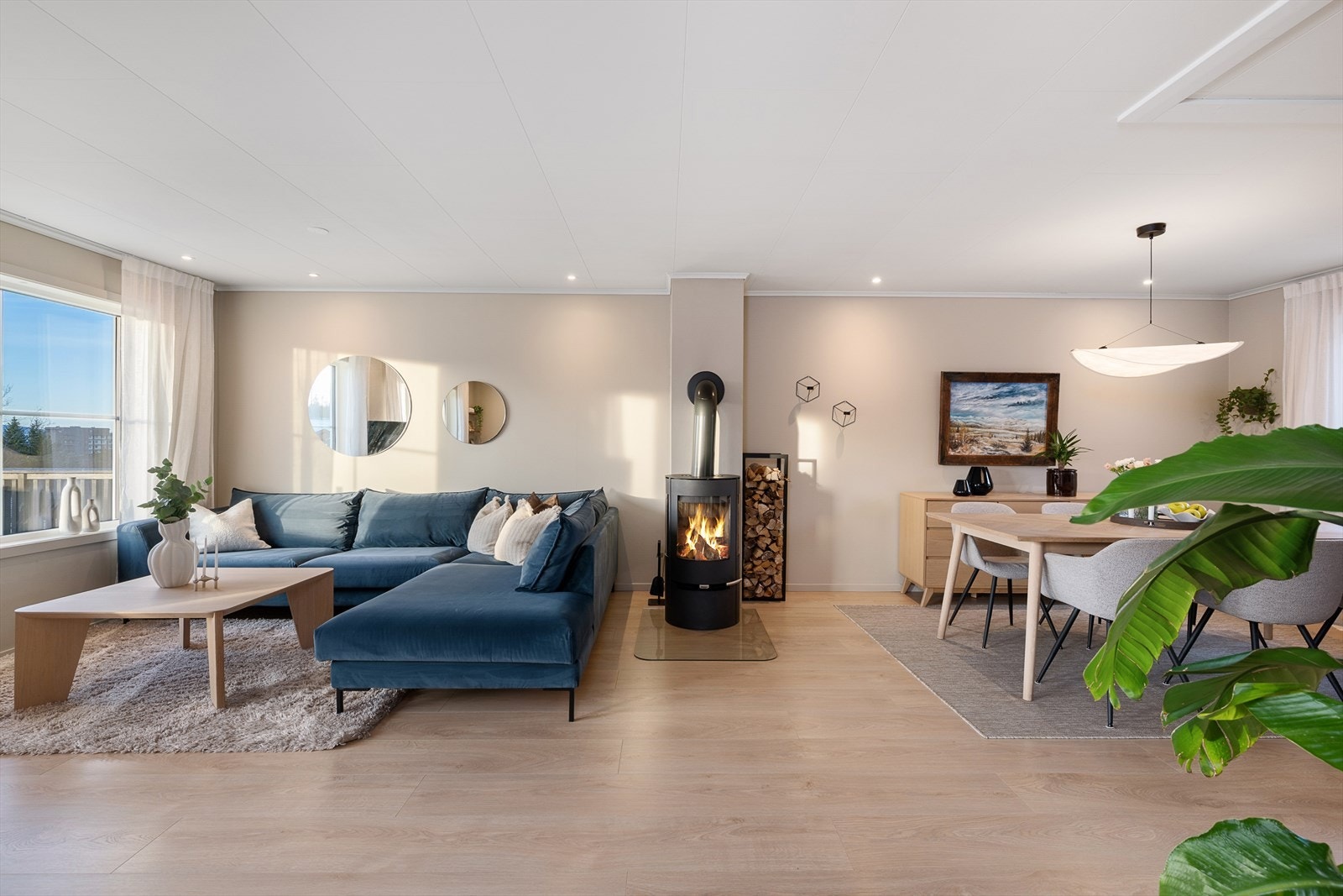 Den åpne planløsningen gir en god romfølelse og fleksible møbleringsmuligheter. Galleribilde