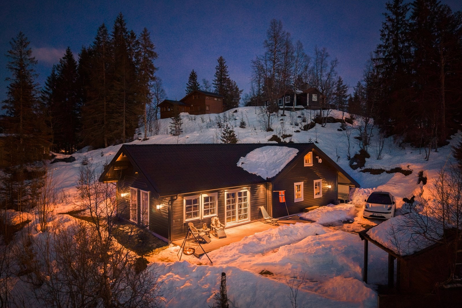 Fritidsboligen ligger rett over veien fra skitrekket. Galleribilde