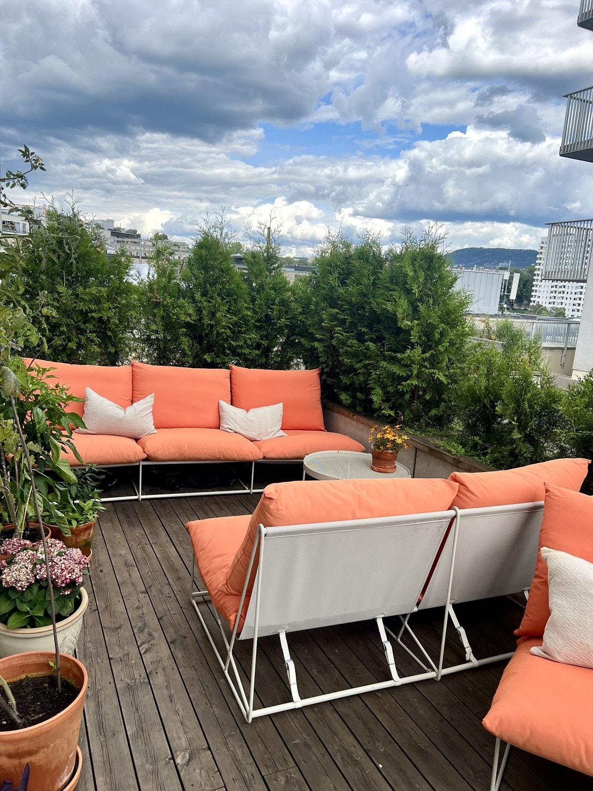 Høyt, åpent og fritt i byggets 9. etasje. Galleribilde