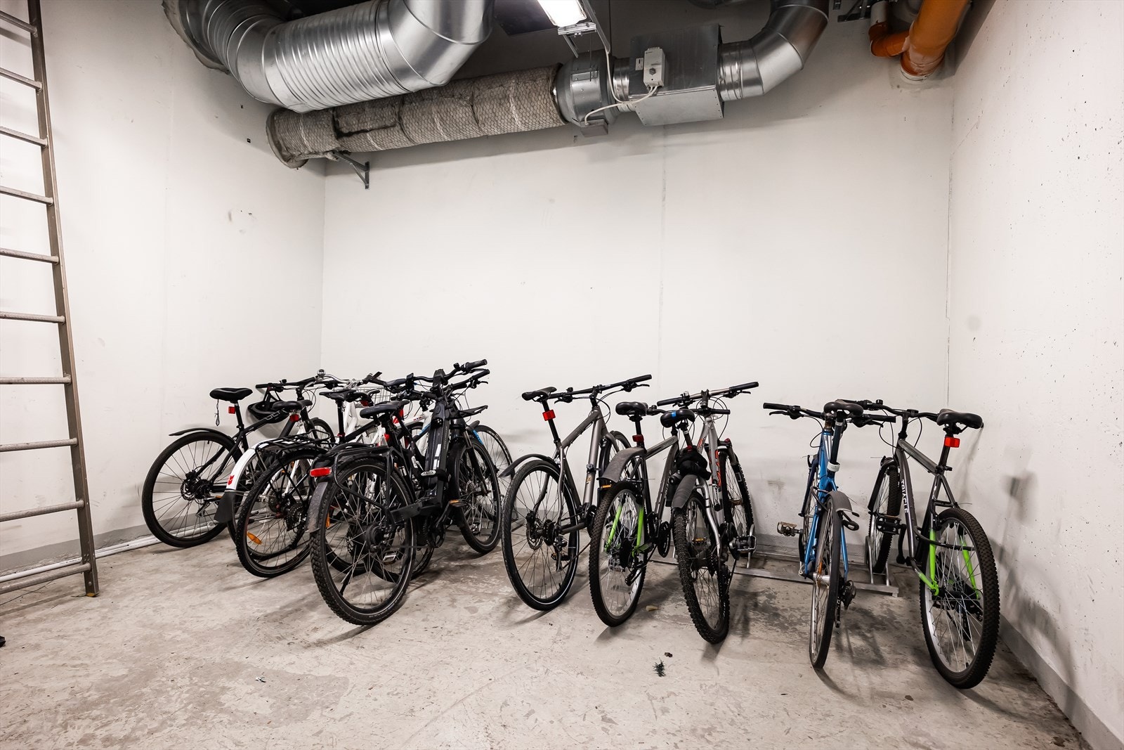 Det er lukket sykkelbod i bygget. Galleribilde
