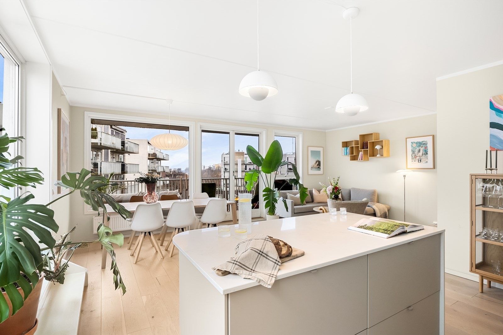 Leiligheten holder høy standard, og ble i stor grad pusset opp i 2023. Galleribilde