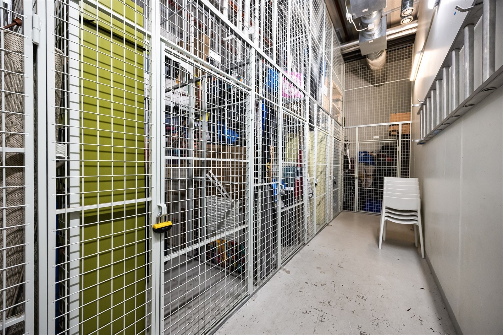 Leiligheten disponerer en kjellerbod på ca. 4,4 kvm. Takhøyden er målt til ca. 4,3 meter. Galleribilde