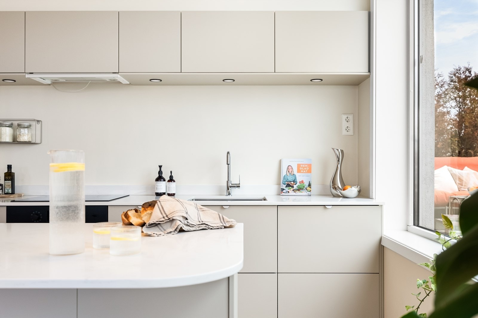 Det er godt med lagringsplass i både skap og skuffer. Galleribilde