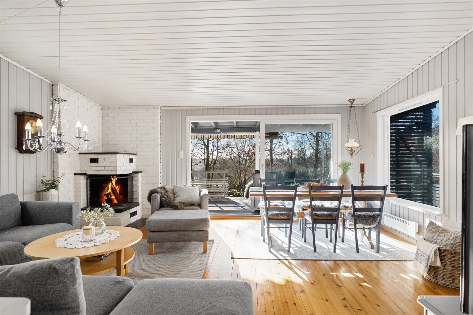 Perfekt samlingspunkt i hytten Galleribilde