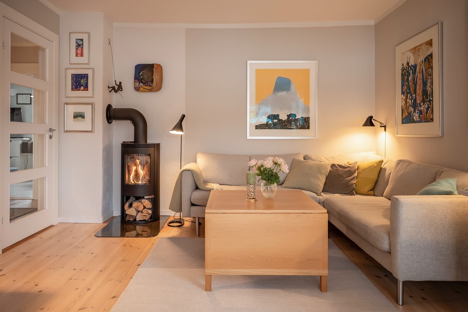 Vedovnen fungerer ypperlig som en ekstra varmekilde og gjør seg godt på kalde vinterkvelder. Galleribilde