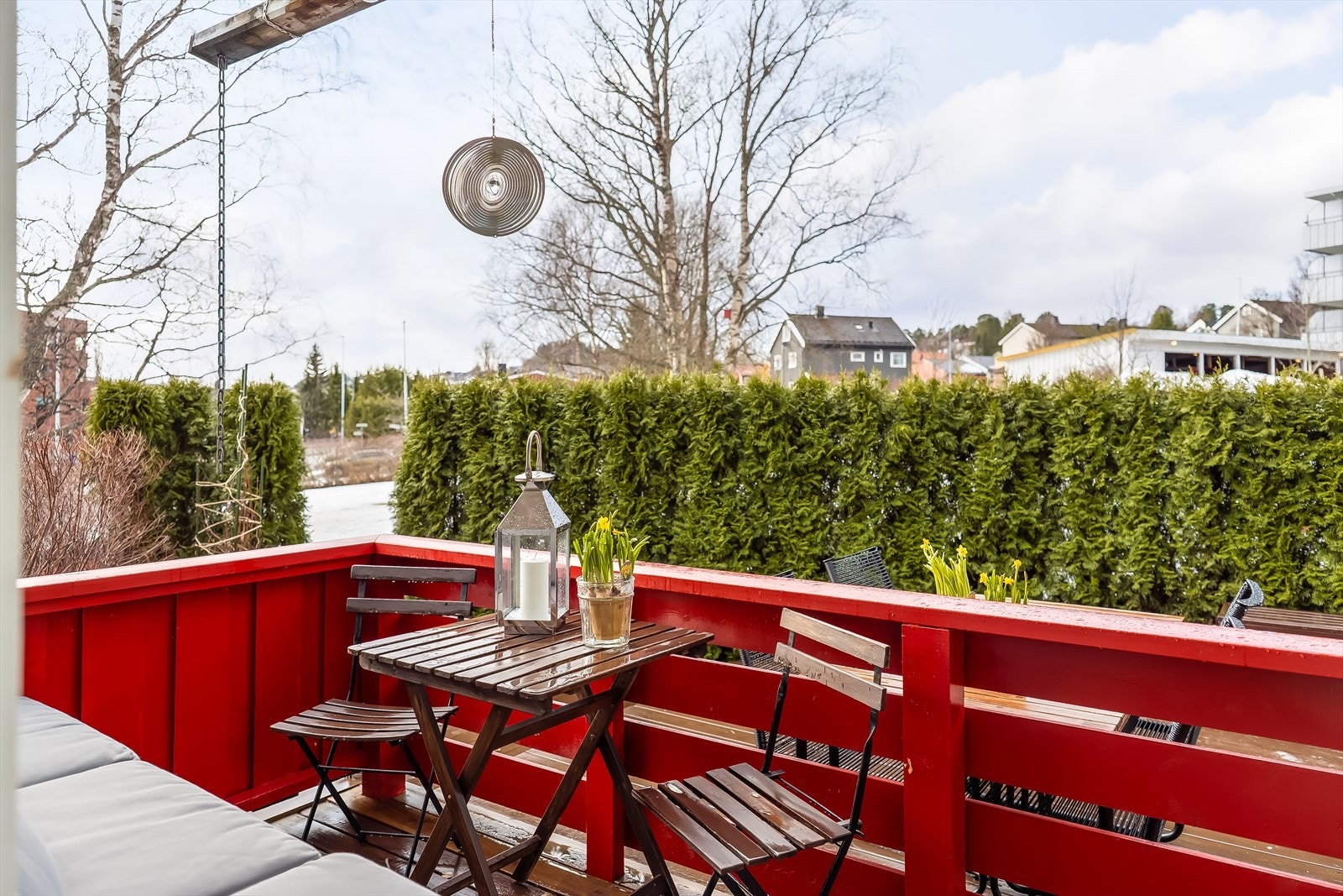 Leilighetens har en vestvendt balkong er på 7,2m² , vendt mot frodig fellesareal. Galleribilde