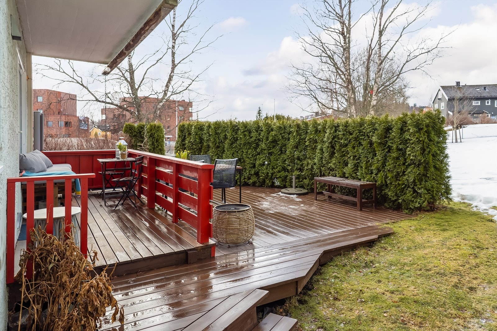 Balkongen ligger på bakkeplan med enkel adkomst til flott fellesområde! Galleribilde