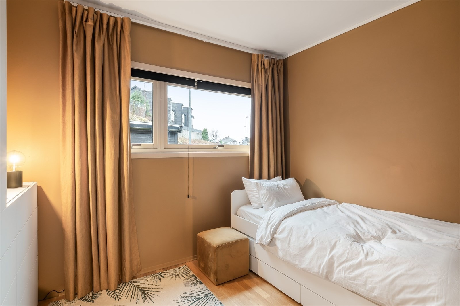 Soverom 2 | Utført i en pen og behagelig farge (8,0m²) Galleribilde