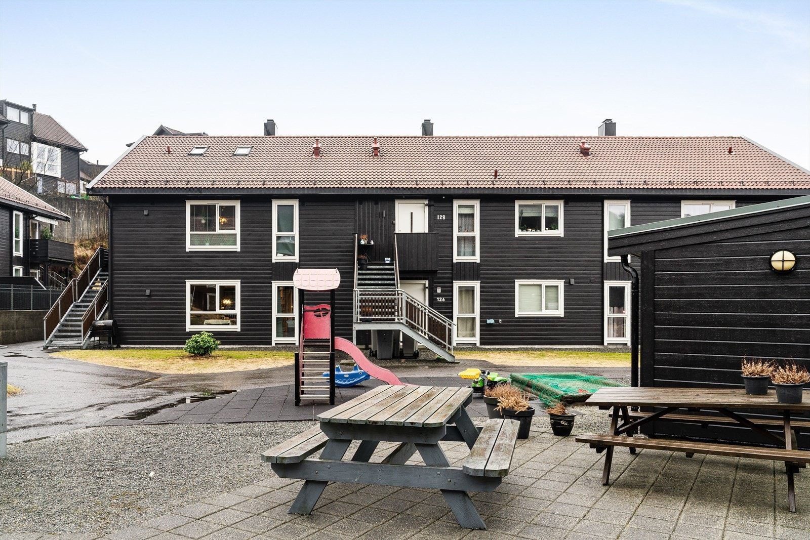 Lekeplass på sameiets fellesarealer | Kort gangavstand til Lagunen og bybanestopp Galleribilde