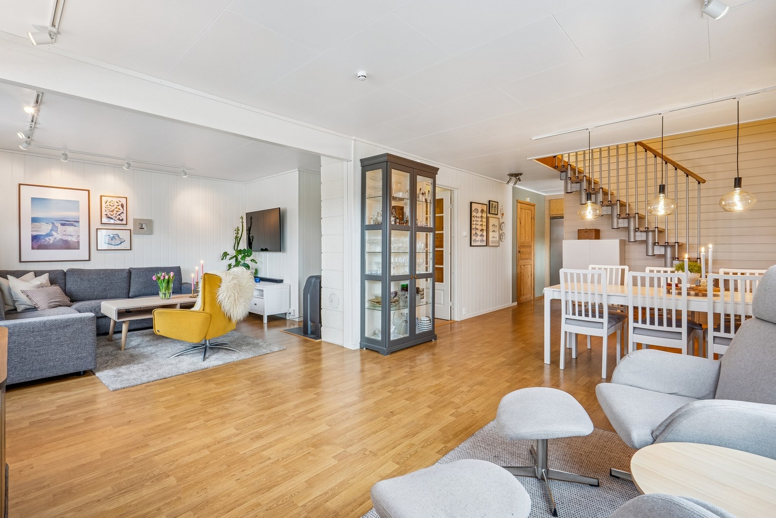 Enebolig med stor garasje - sentralt på Nesna, men fredelig tilbaketrukket Galleribilde