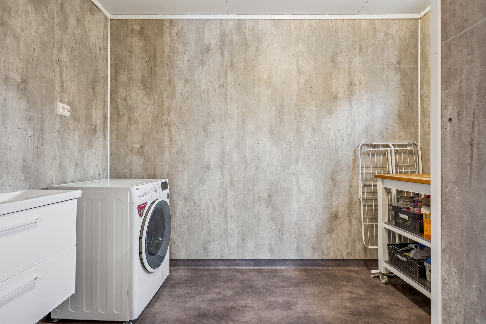 Vaskerom som ligger innenfor kjøkkenet Galleribilde