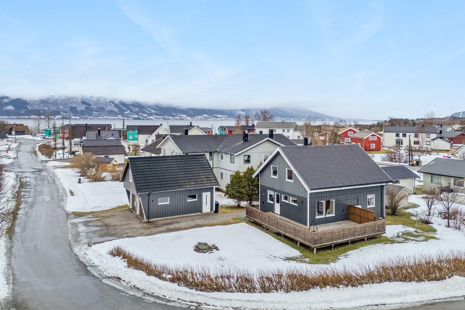 Eiendomsmegler 1 v/Gisle Kallestad har gleden av å presentere Ivar Hjellviks veg 9 Galleribilde