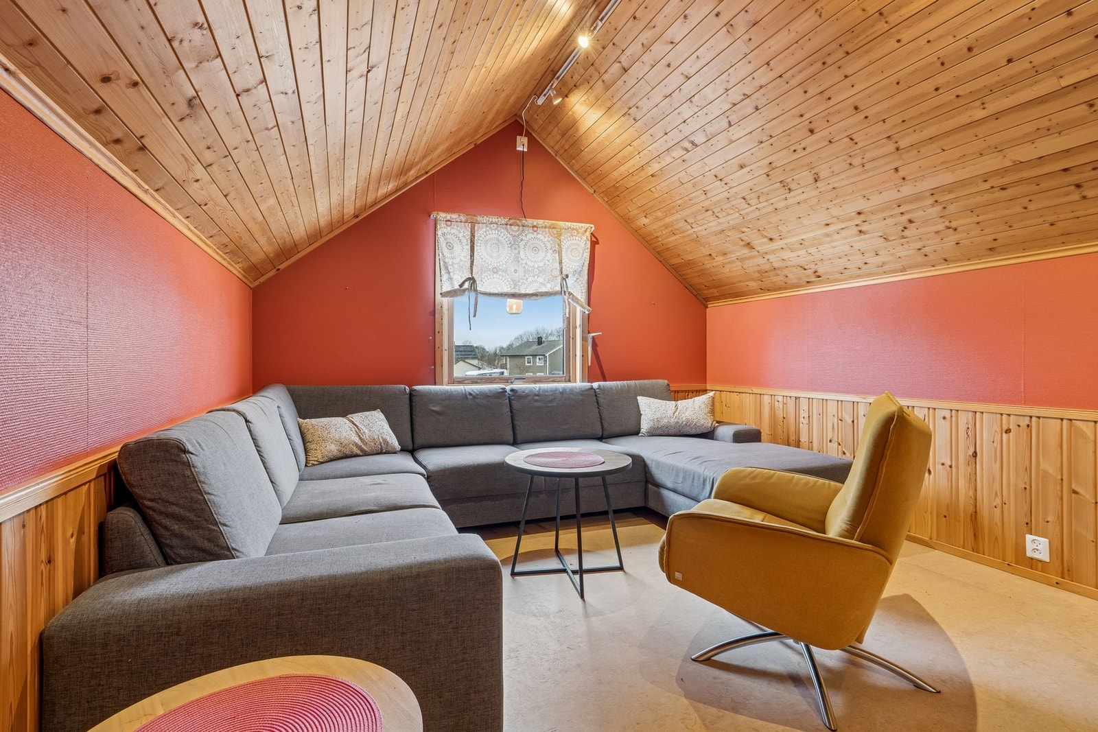 Rom over garasjen Galleribilde