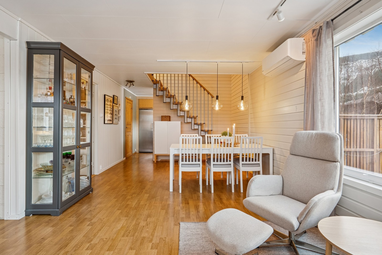 Varmepumpen holder en jevn og god varme i huset Galleribilde