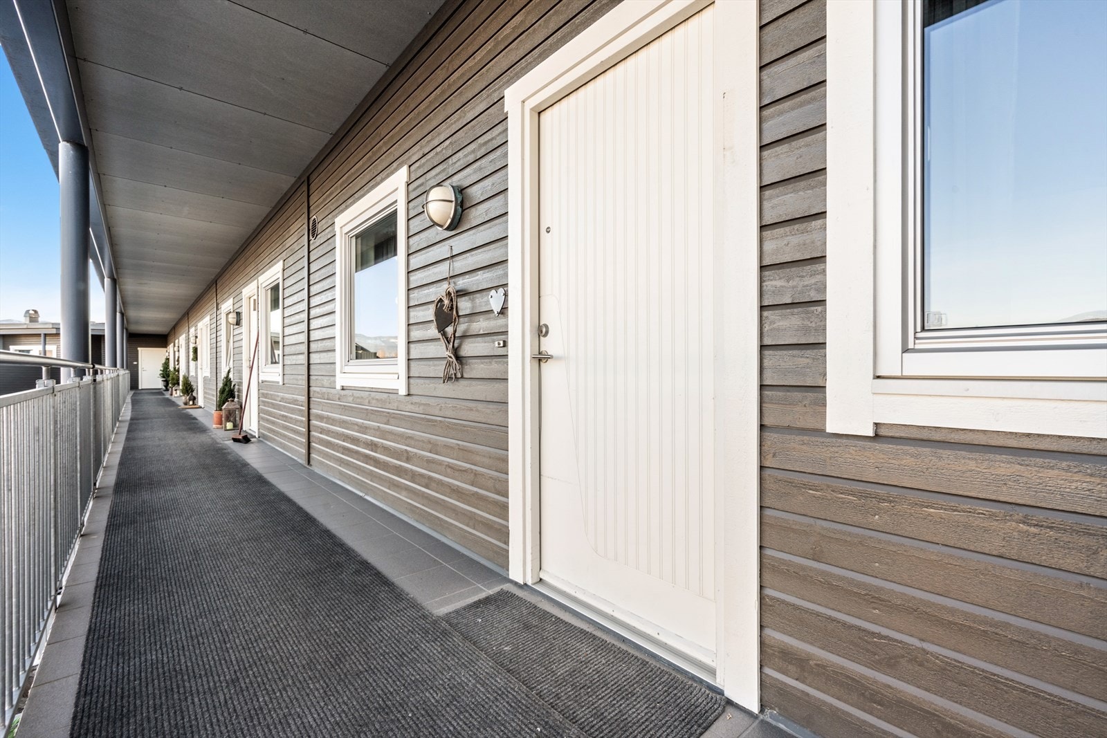 Et koselig inngangsparti ønsker deg velkommen hjem! Galleribilde