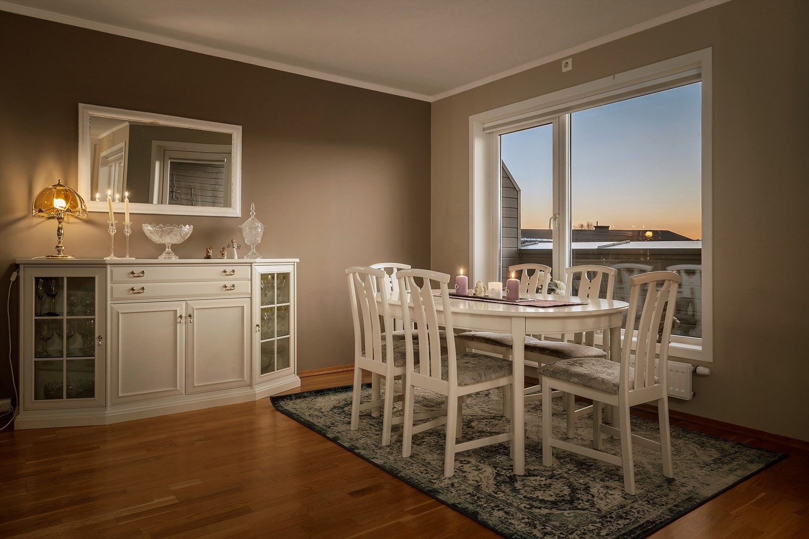 Kveldsbilde. Galleribilde