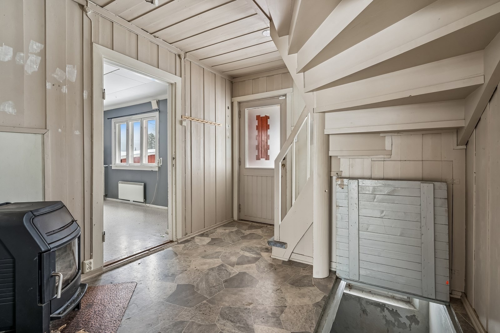 Inngangsparti med peisovn Galleribilde