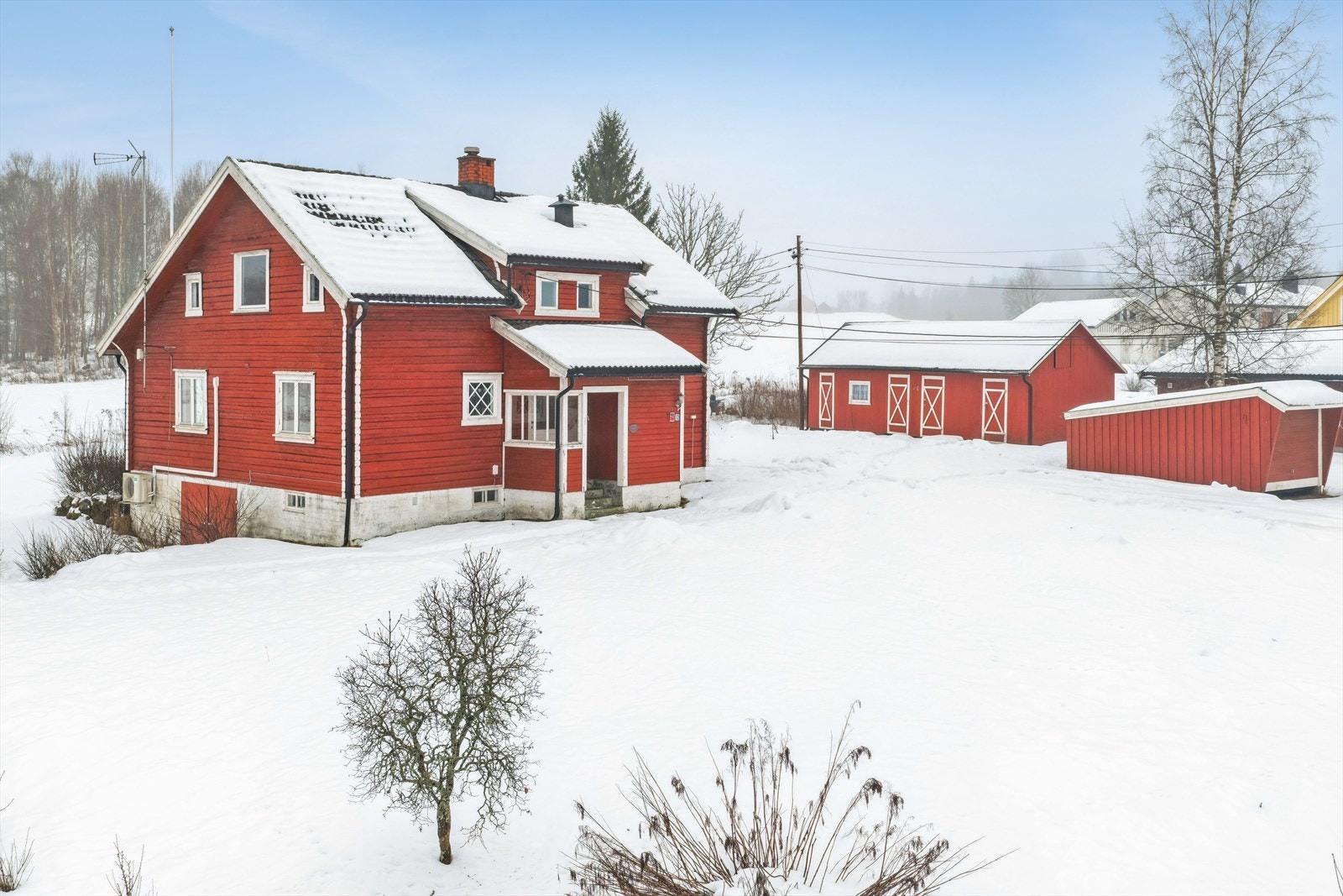 Velkommen til det røde tømmerhuset Trandemsbråtavegen 12! Galleribilde