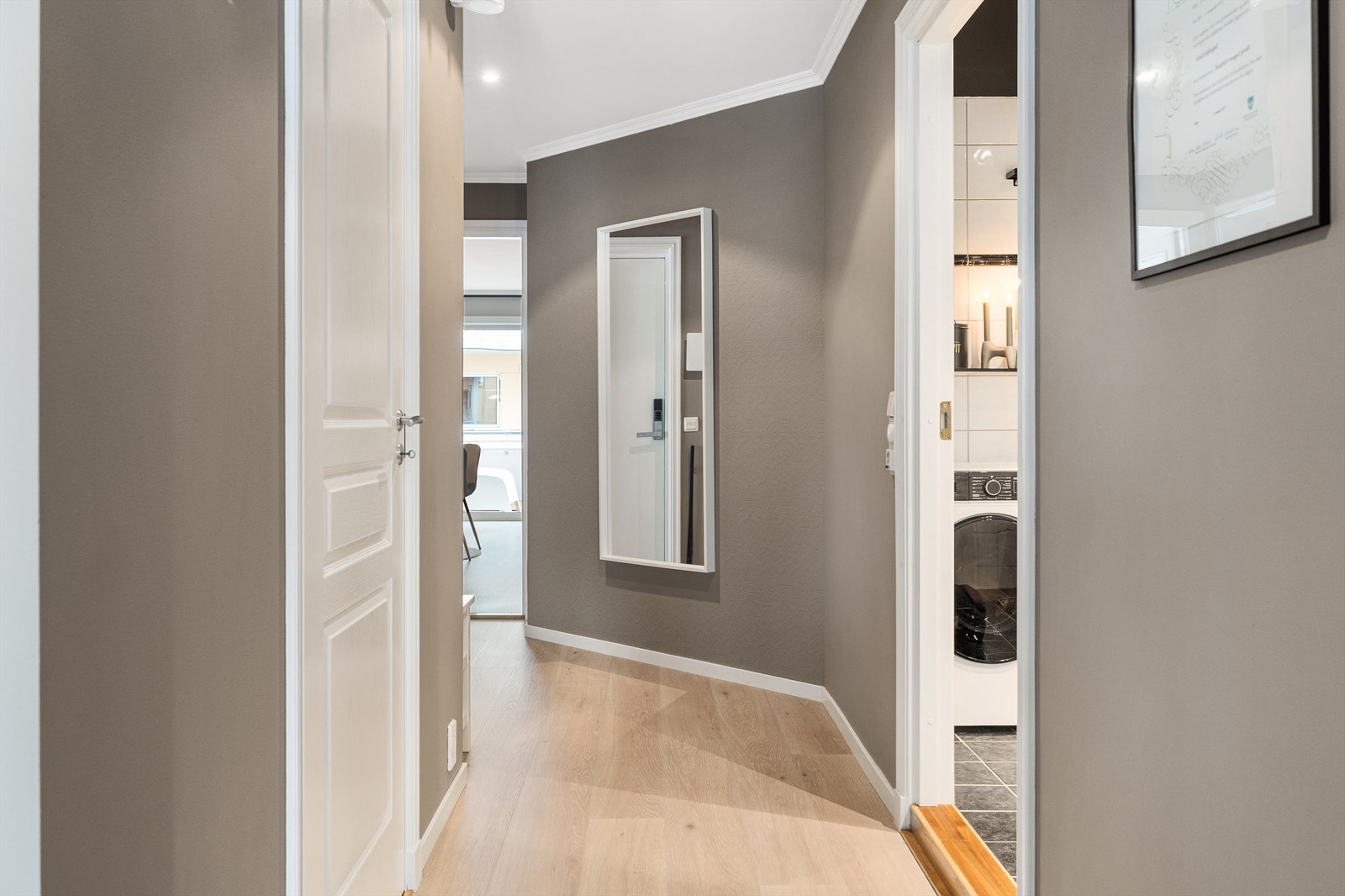 Gang mot bad og soverom Galleribilde