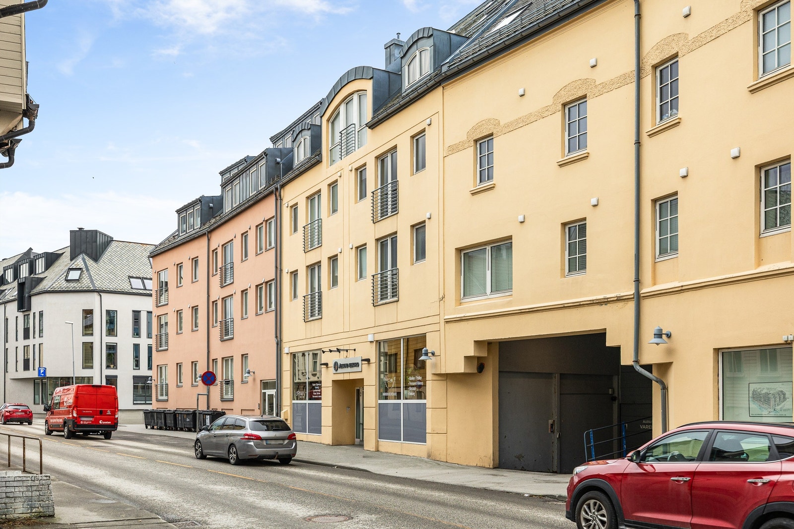 Sentral beliggenhet i Ålesund sentrum med kort avstand til servicetilbud Galleribilde