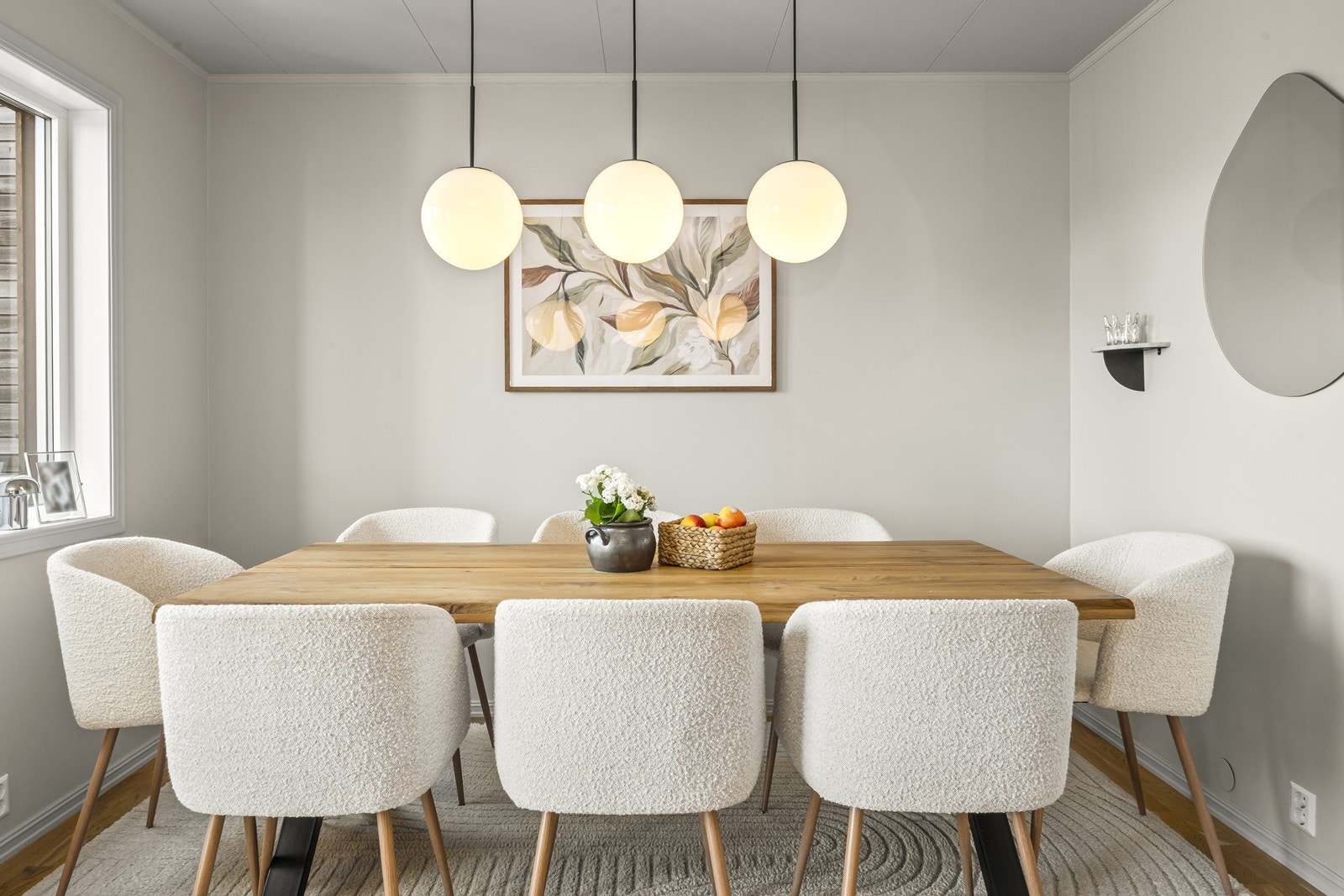 Her er det plass til langbord og er et perfekt sted for sosiale sammenkomster. Galleribilde