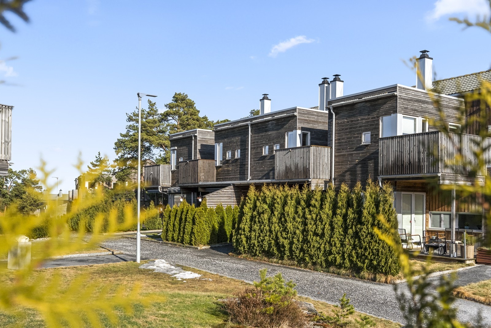 Boligen har en moderne fasade og er jevnlig vedlikeholdt siden byggeår. Galleribilde