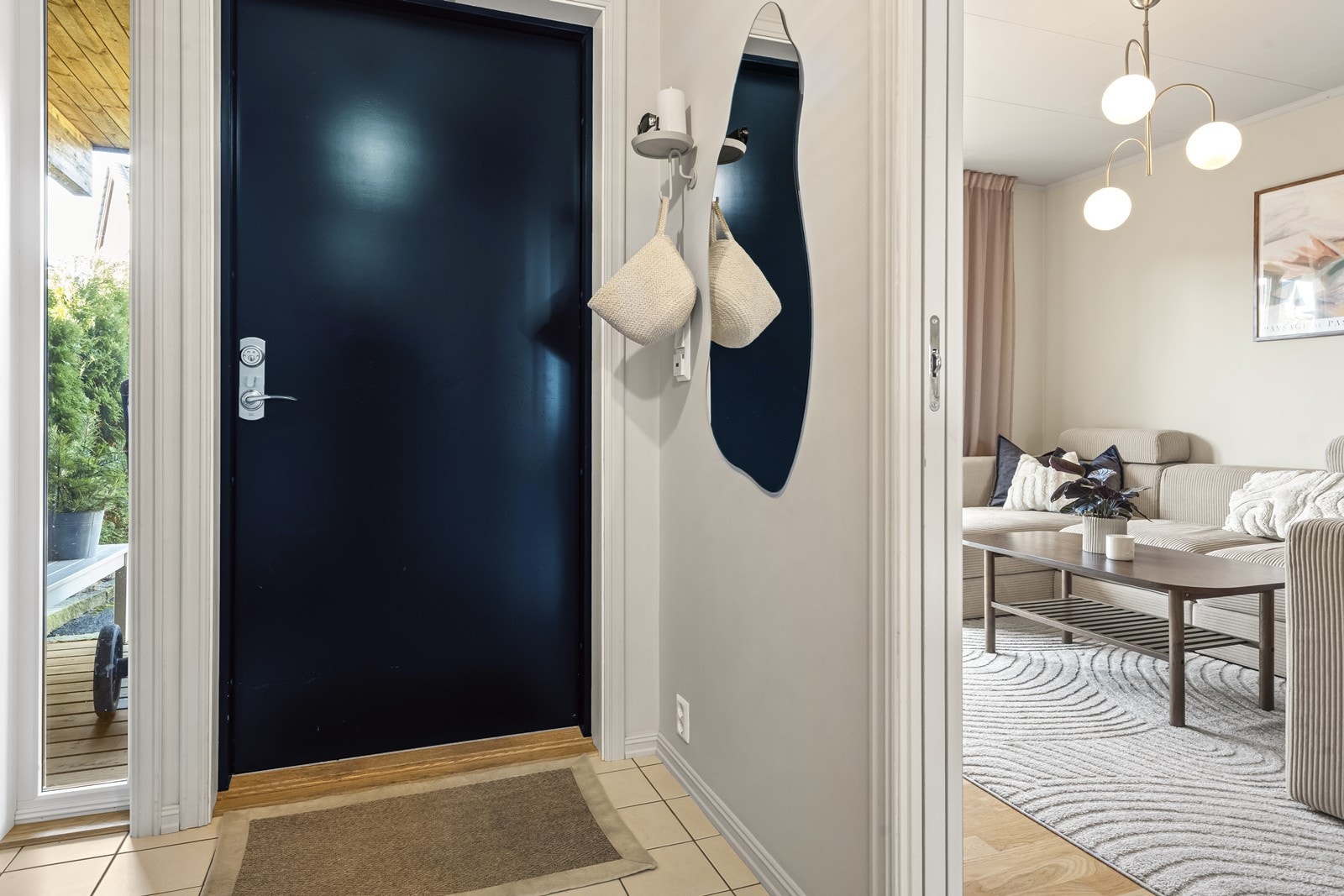 Vindfanget ønsker velkommen med fliser på gulvet. Galleribilde