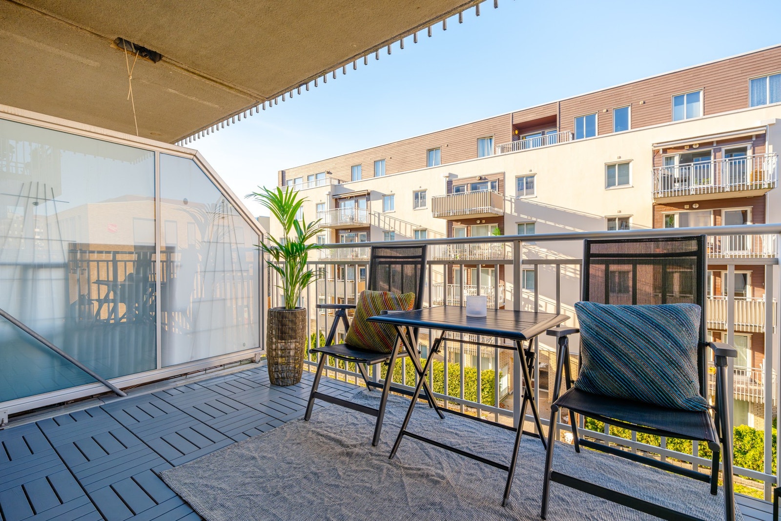 Kristine Berg & Cecilia Johansen ved EIE Løren har gleden av å presentere Rolf Hofmos gate 15! Foto: Borowiak AS (Chris Borowiak). Galleribilde