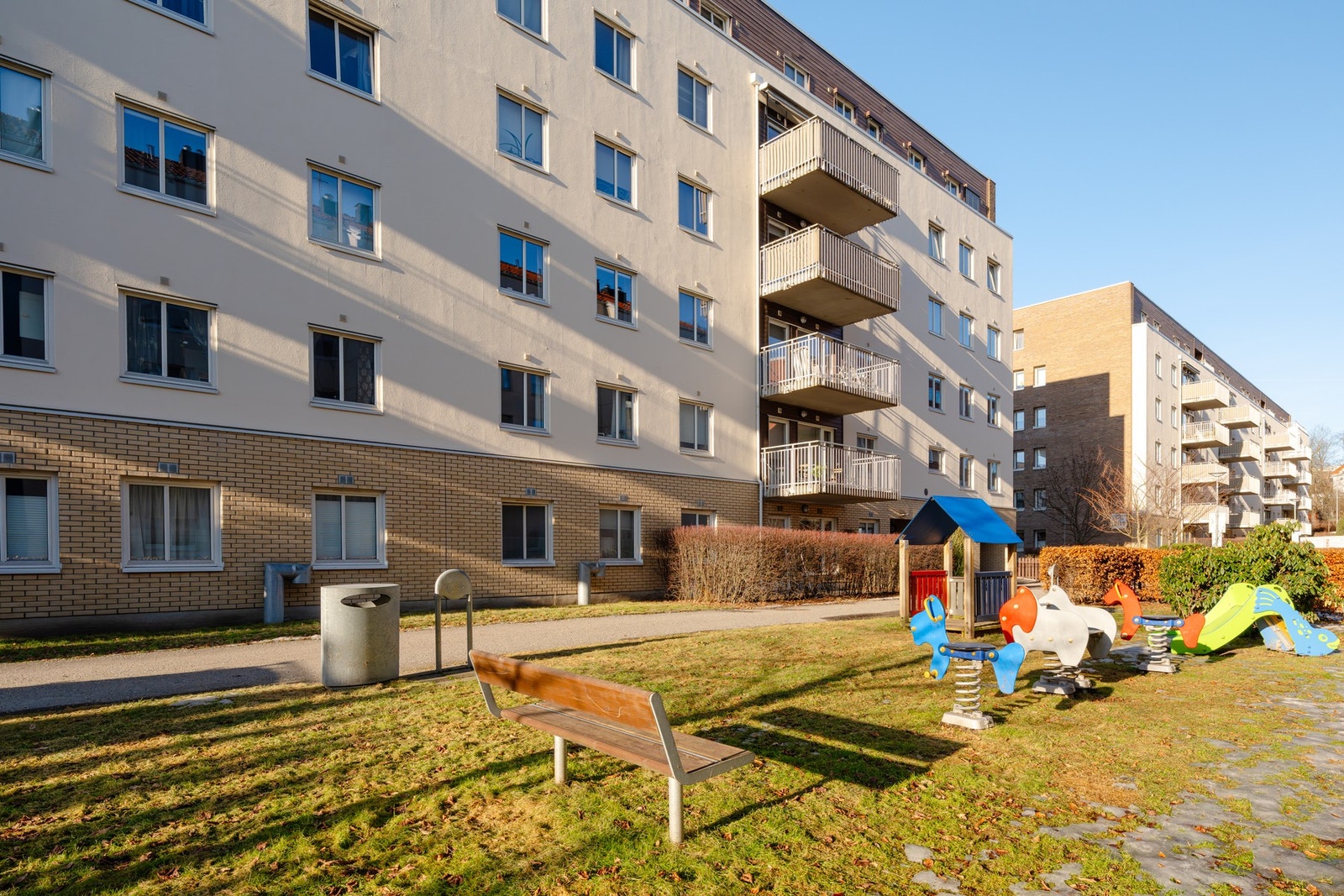 Området er barnevennlig med lekeapparater mm. Galleribilde