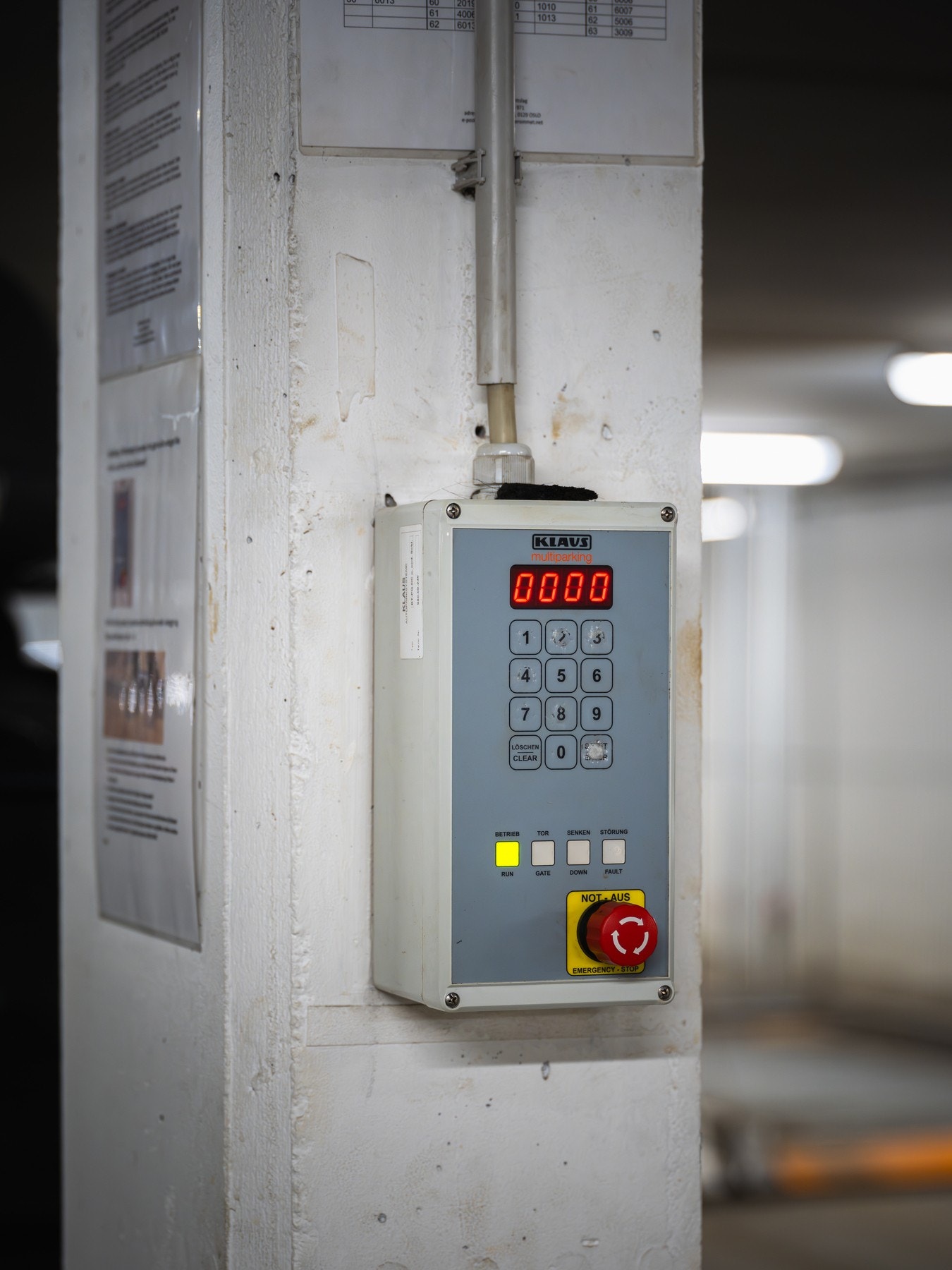 Automatisk parkeringsanlegg med flåter. Galleribilde