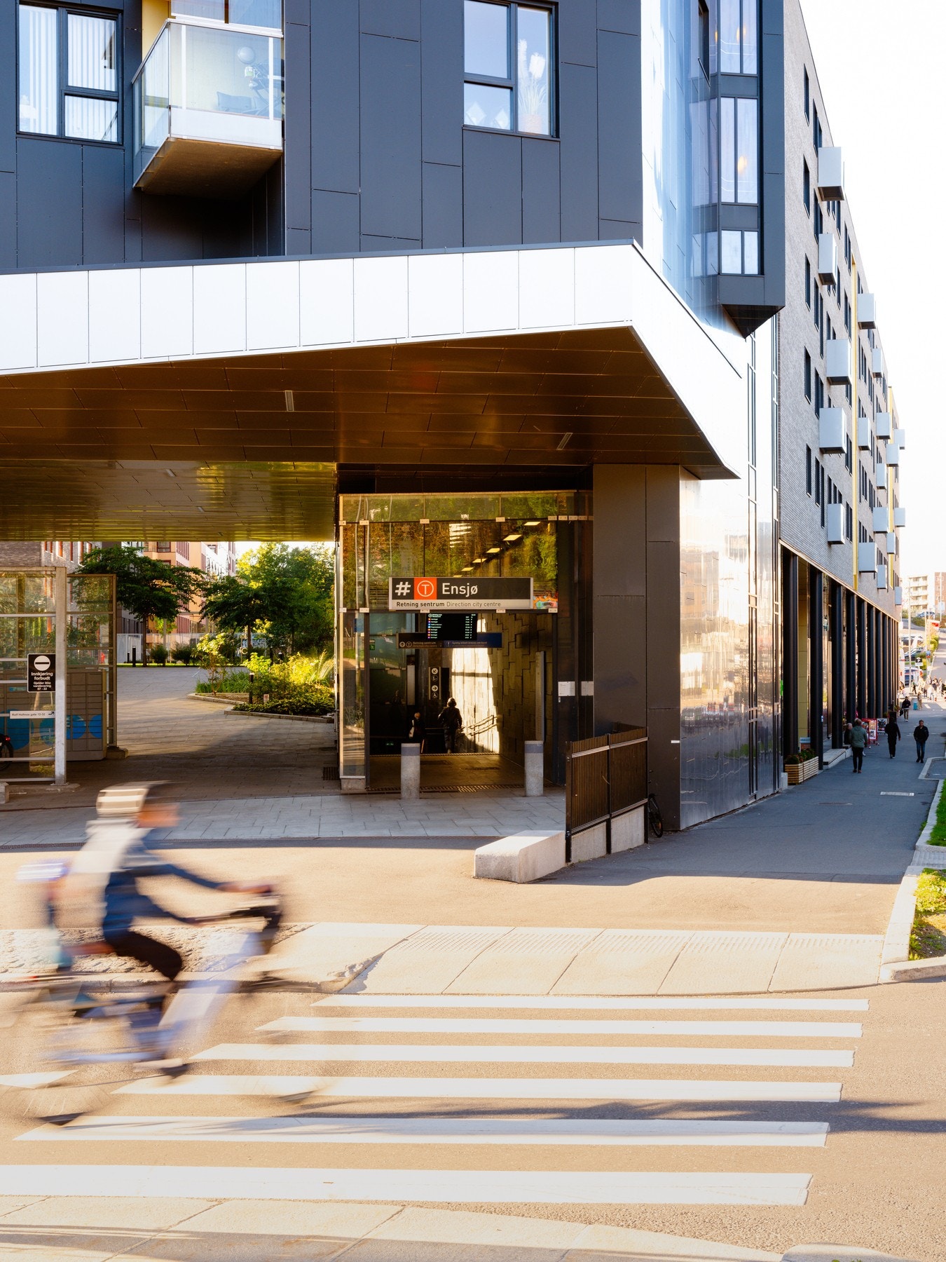 Kun noen minutter gange til Ensjø T-banestasjon. Galleribilde