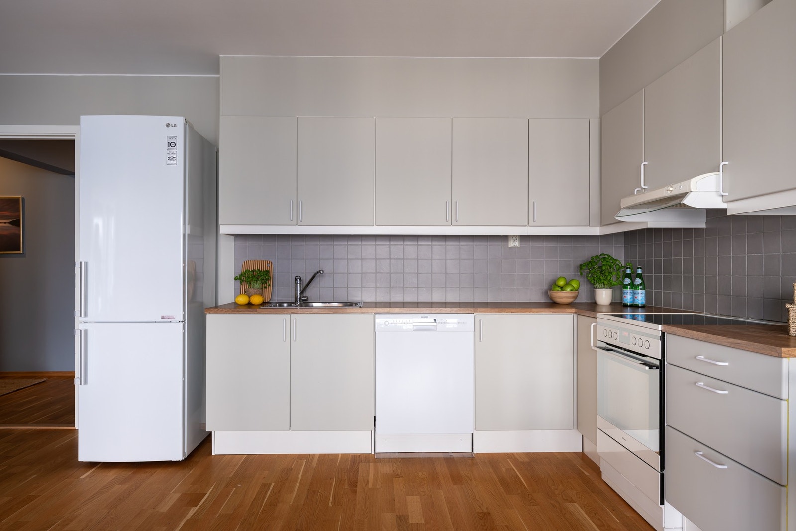 Avsatt plass til kjøleskap. Galleribilde