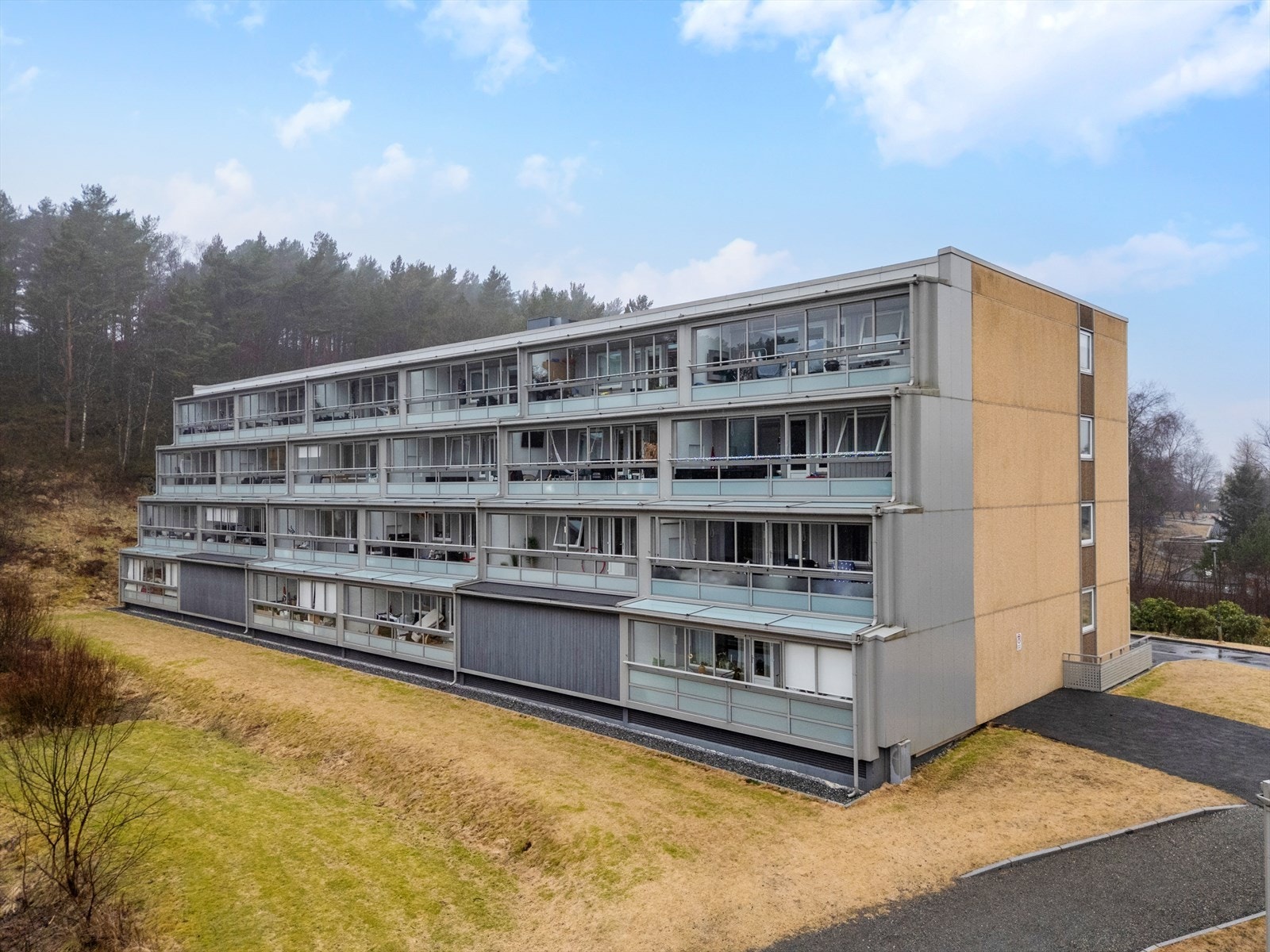 Nye innglassede balkonger i 2020. Galleribilde