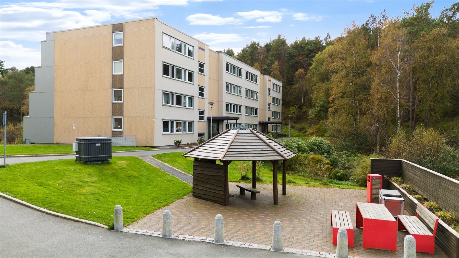 Fine uteplasser like utenfor blokken. Galleribilde