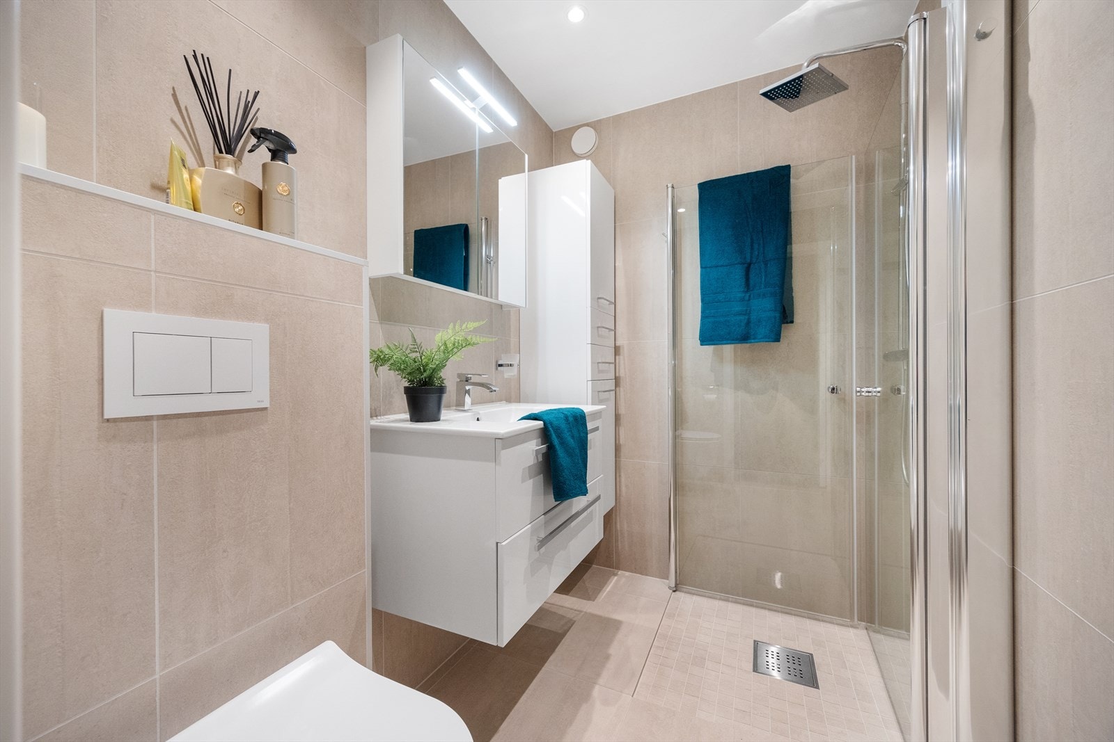 Lekkert helfliset bad fra 2020 som ble rehabilitert av 123 Bad. Galleribilde