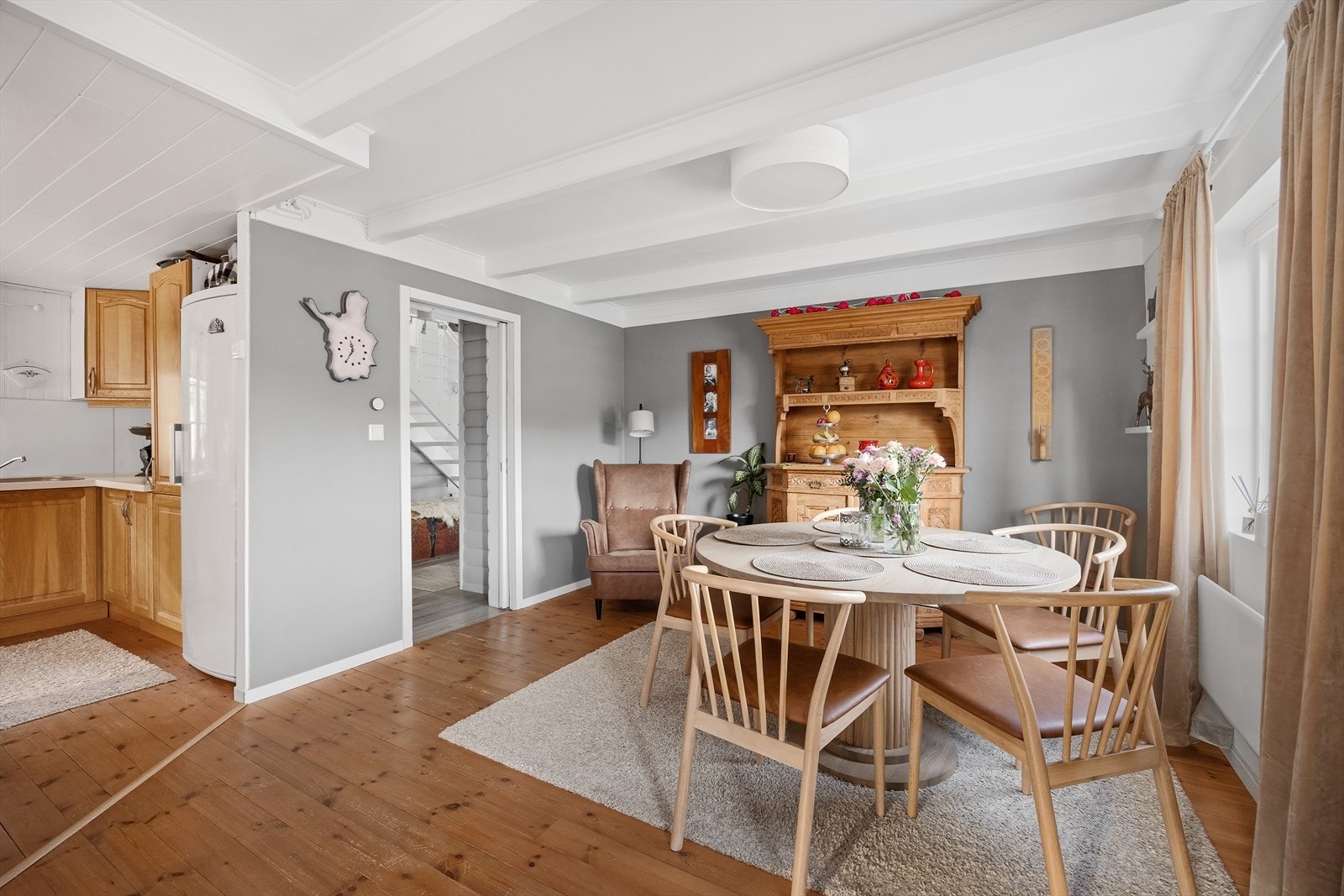 God plass til spisegruppe. Galleribilde