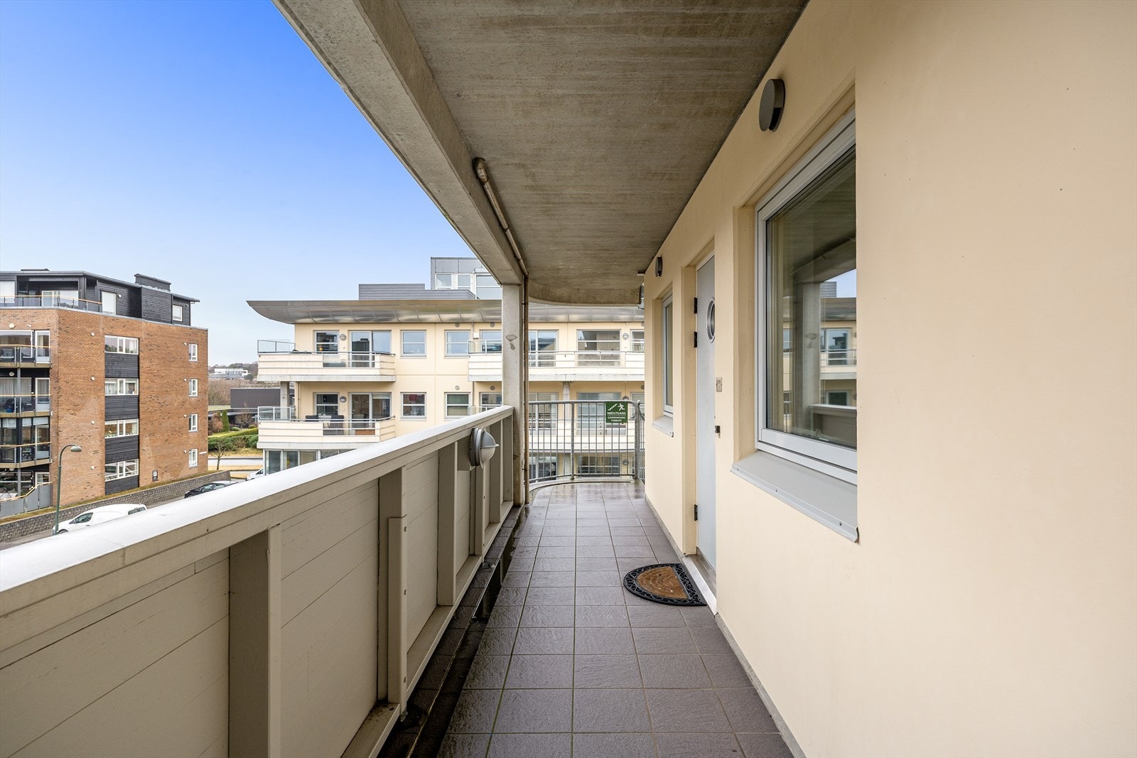 Leiligheten ligger i byggets tredje etasje. Galleribilde