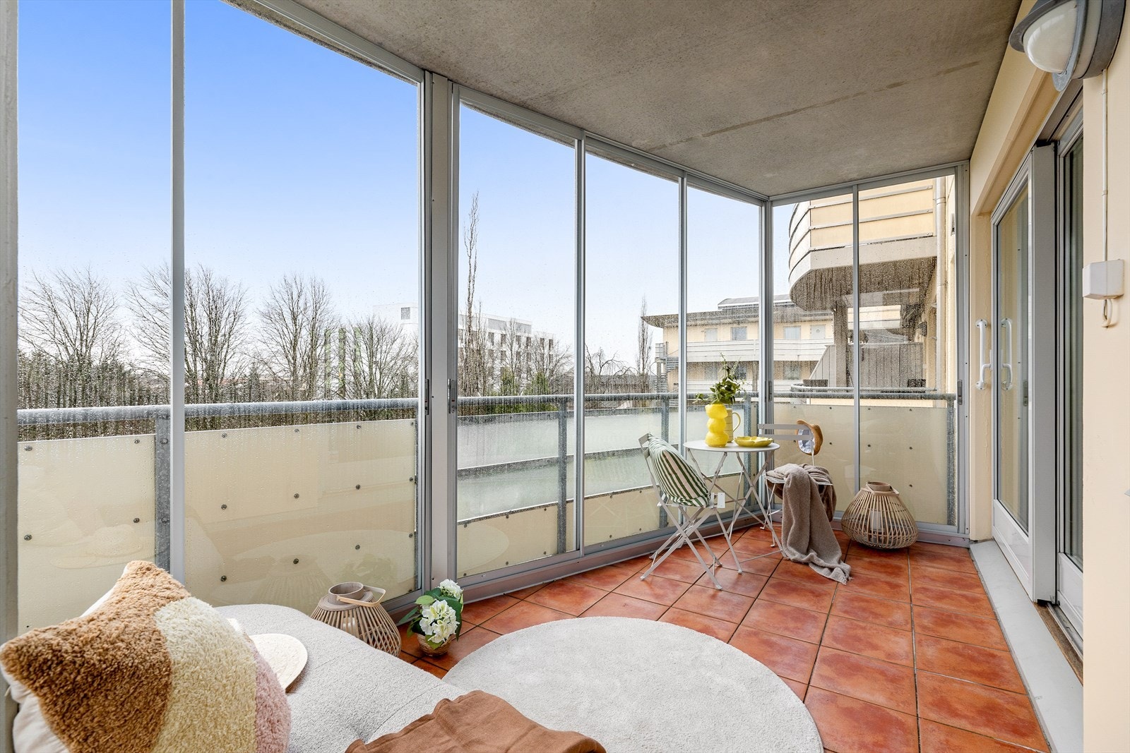 Balkongen er sørvendt og har gode solforhold. Galleribilde